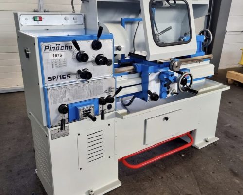 Para operaciones de torneado hasta de 350 mm sobre la bancada.